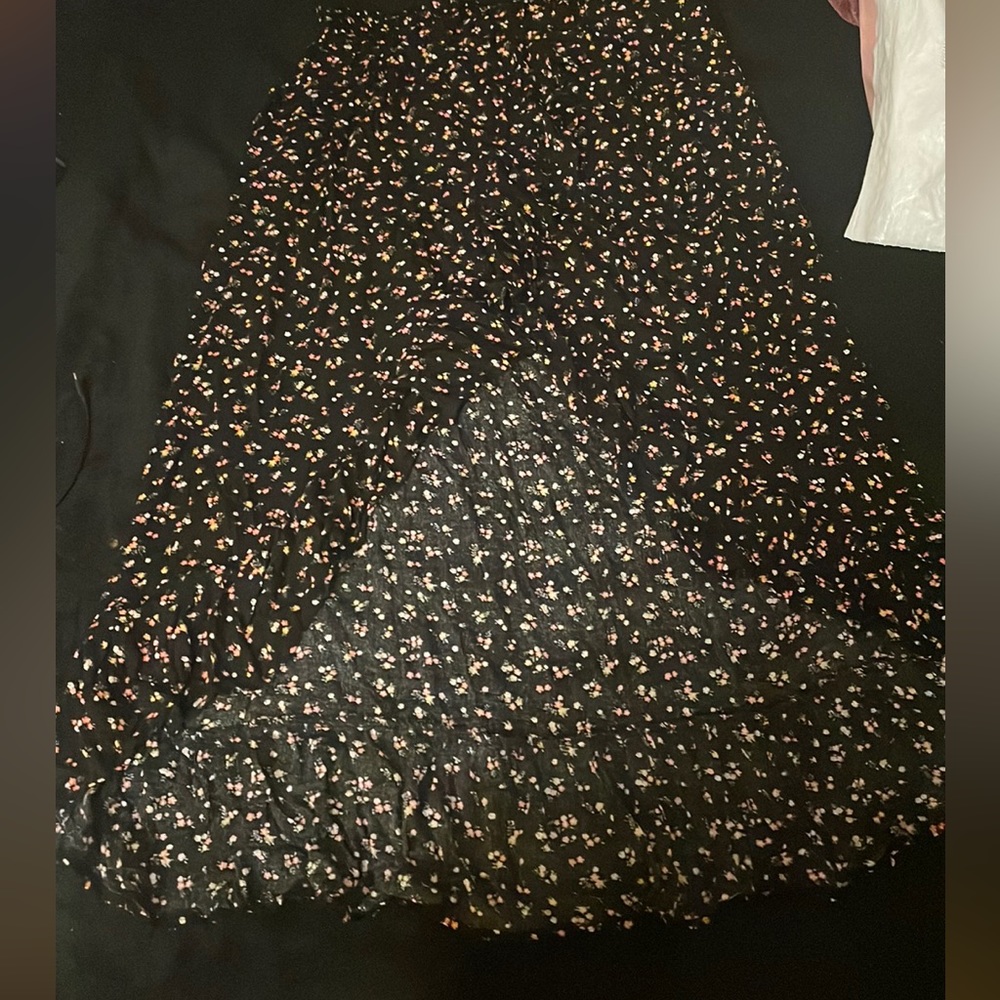 The size is XL I don’t wear this skirt it’s brand new